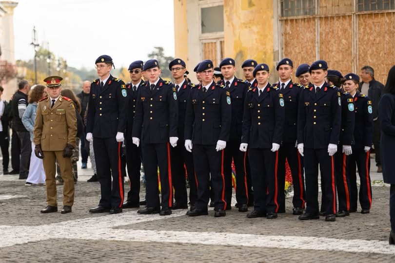 De Ziua Armatei României, ne oprim o clipă să spunem: Mulțumim