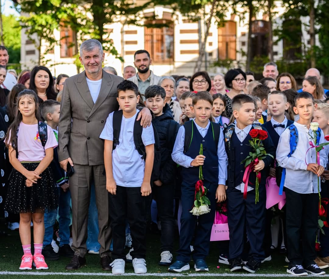 Un nou capitol: viitorul Botoșaniului se scrie în fiecare bancă de școală